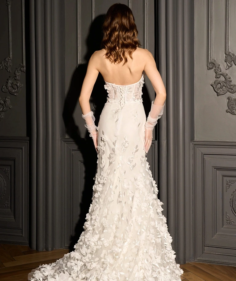 Облегающее свадебное платье в 3Д цветах