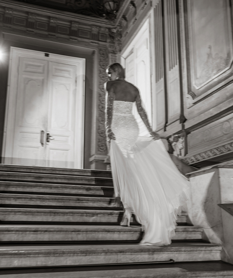 Свадебное платье рыбка в светоотражающем кружеве