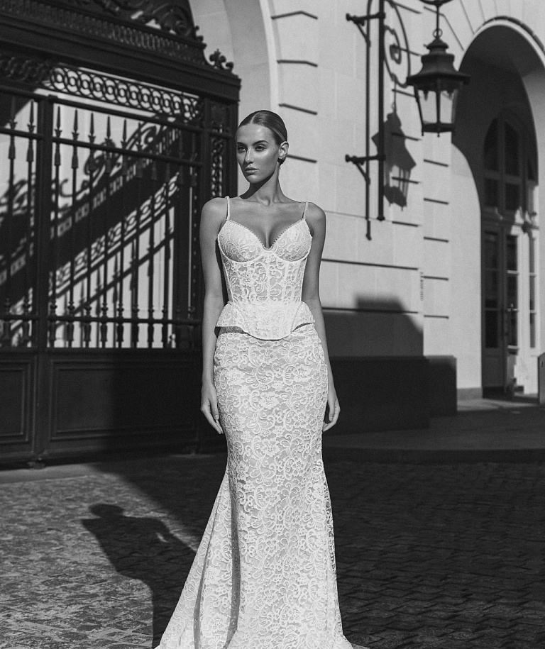 Кружевной свадебный комплект с корсетом