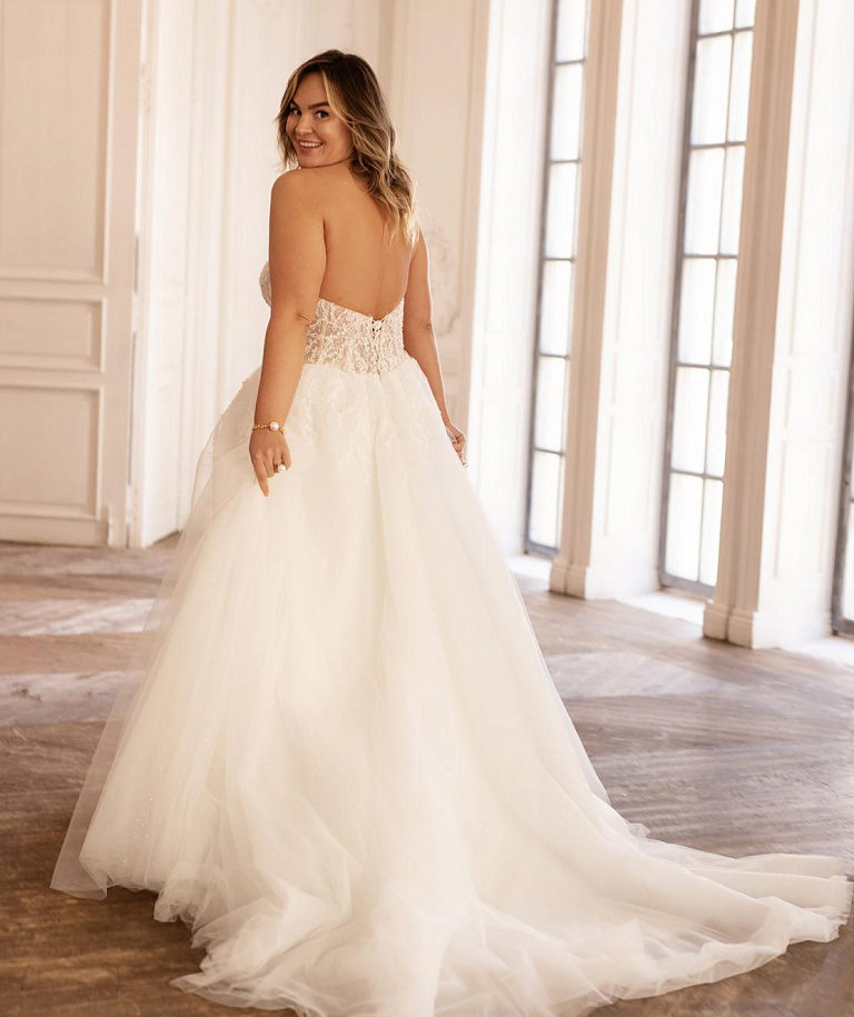 Свадебное платье бюстье большого размера