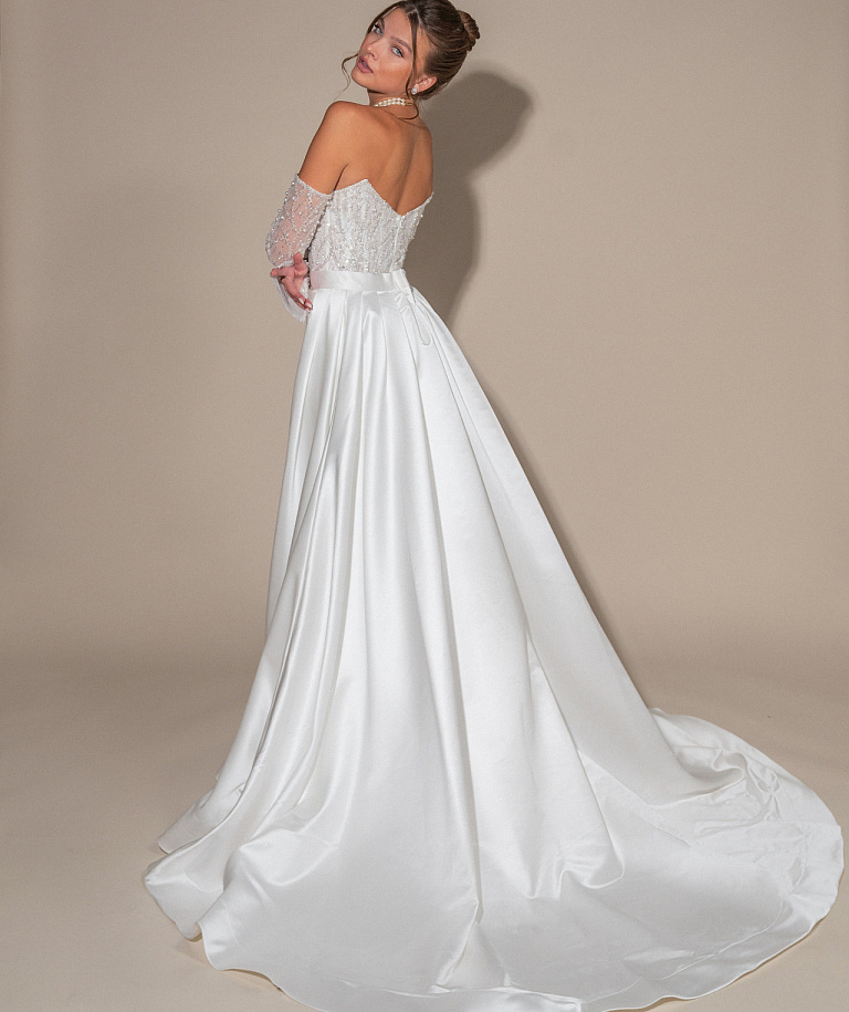 Стильное свадебное платье со съемным шлейфом