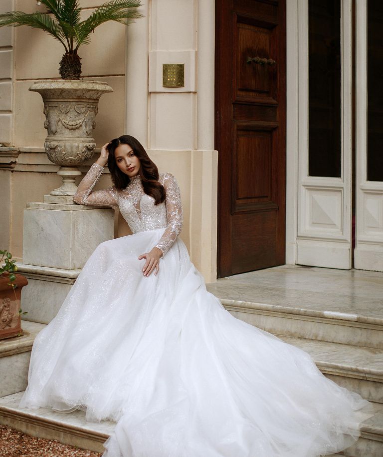 Закрытое свадебное платье с рукавами