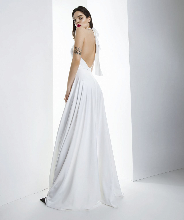 Белое шёлковое платье в пол