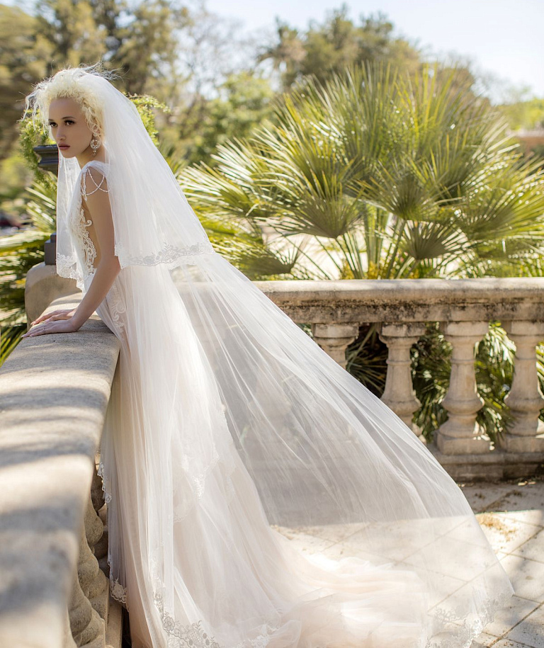 Фата с узким кружевом по краю