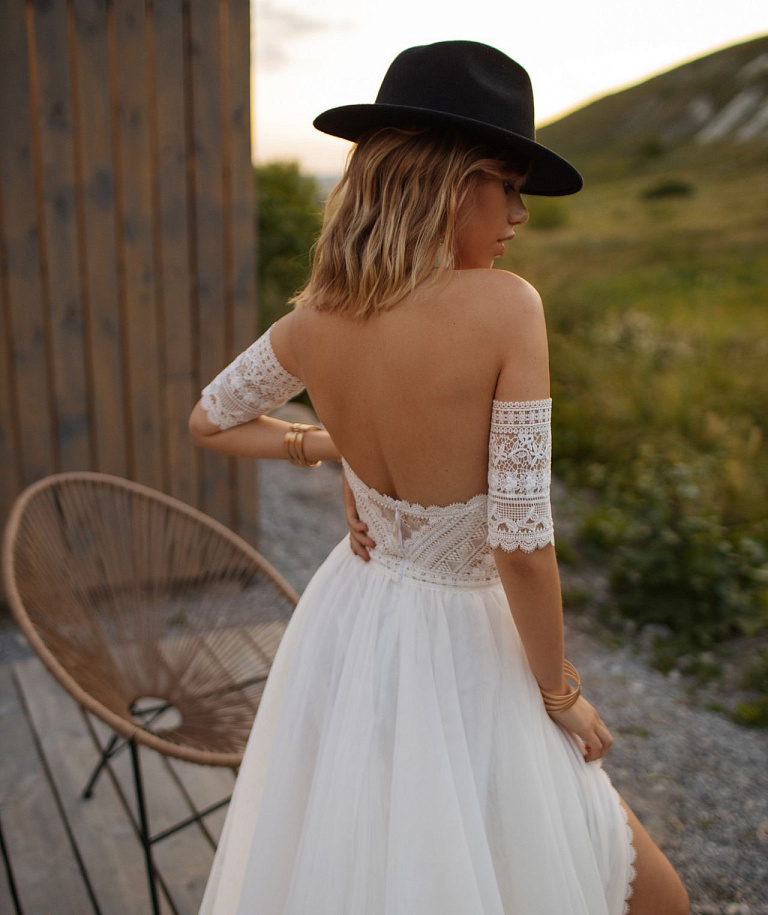 Стильное свадебное платье бохо с разрезом