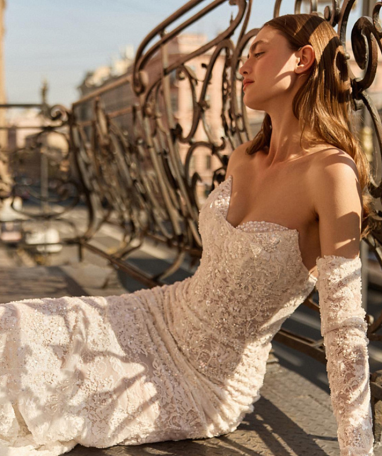 Кружевное свадебное платье рыбка с рукавами