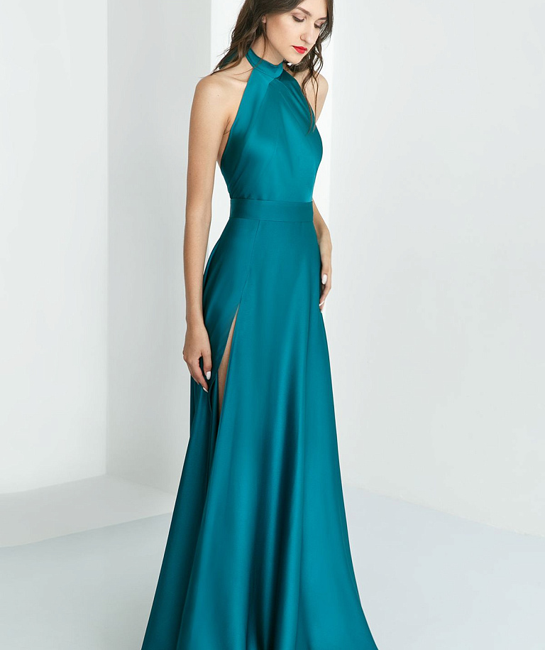 Длинное изумрудное платье на выпускной
