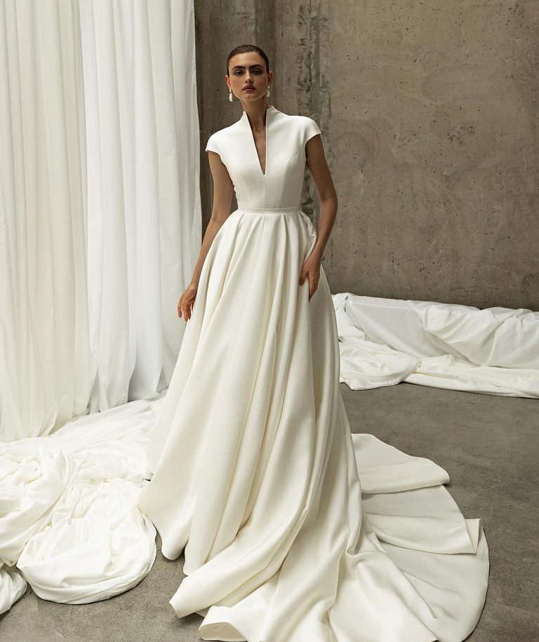 Закрытое свадедбное платье из микадо