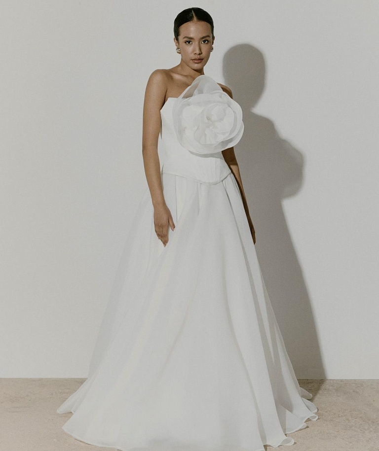 Стильный свадебный комплект из корсета и юбки из органзы