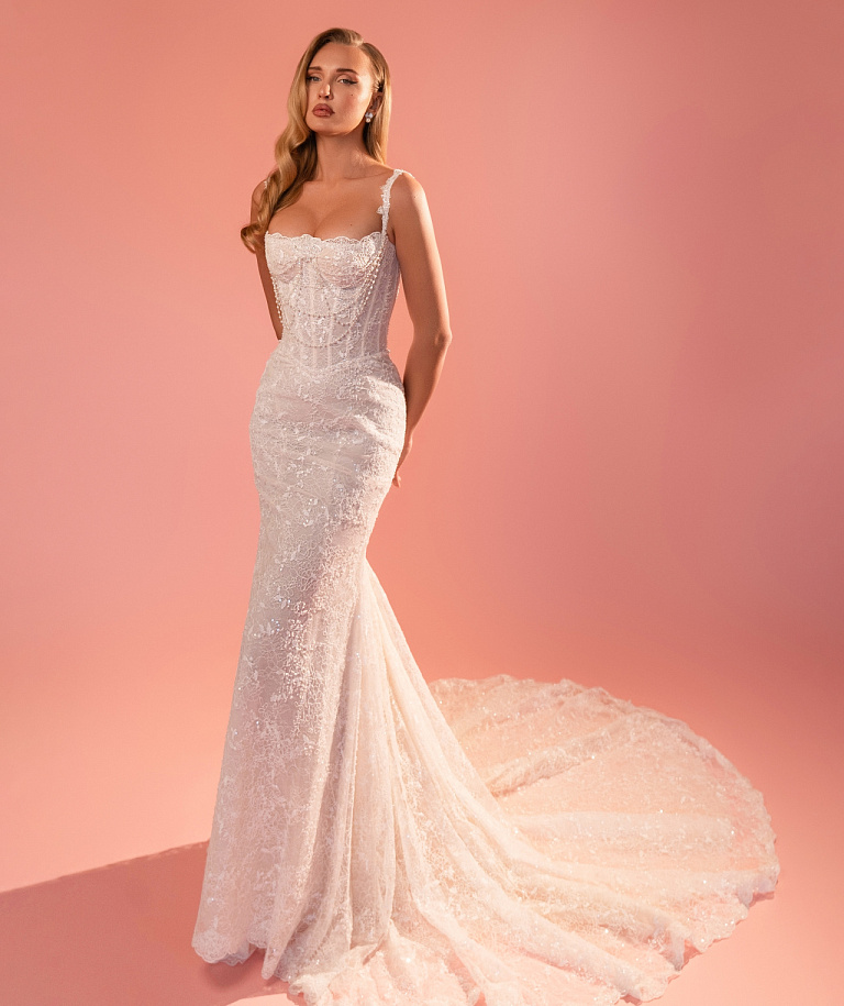 Роскошное кружевное свадебное платье на тонких бретелях