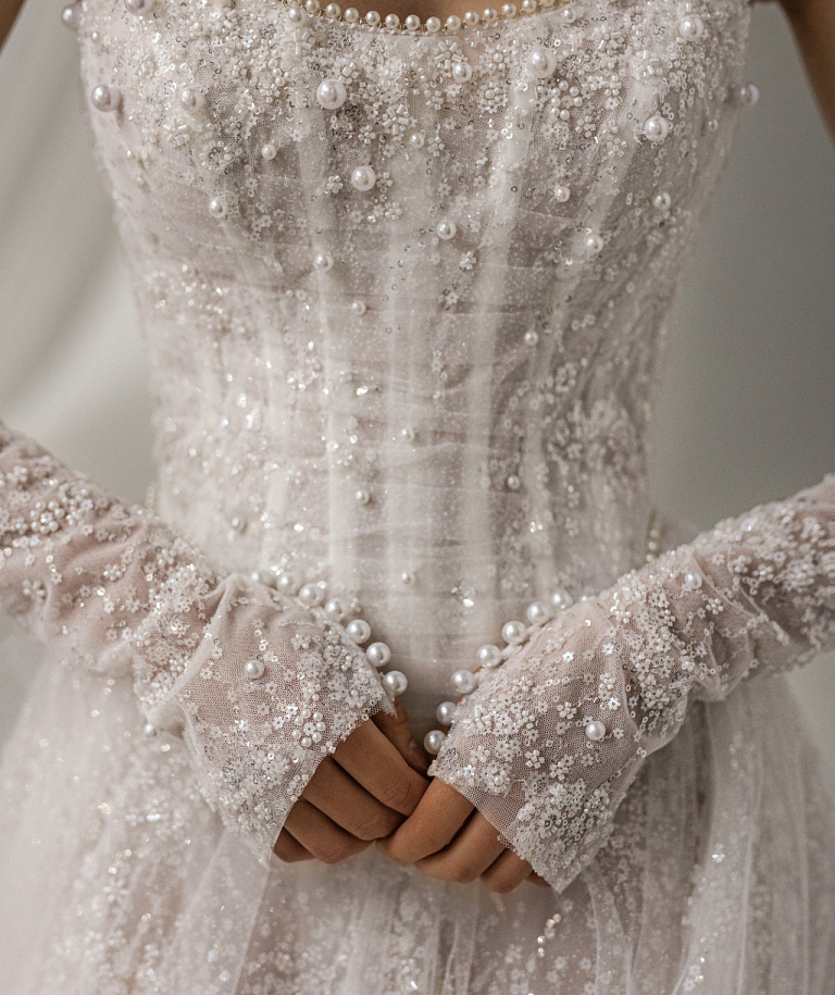 Роскошный расшитый свадебный комплект с корсетом