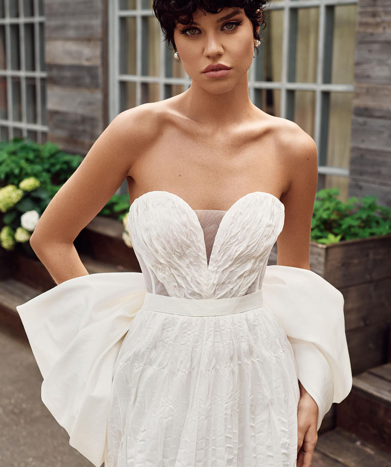 Свадебное платье из тафты с эффектом гофре