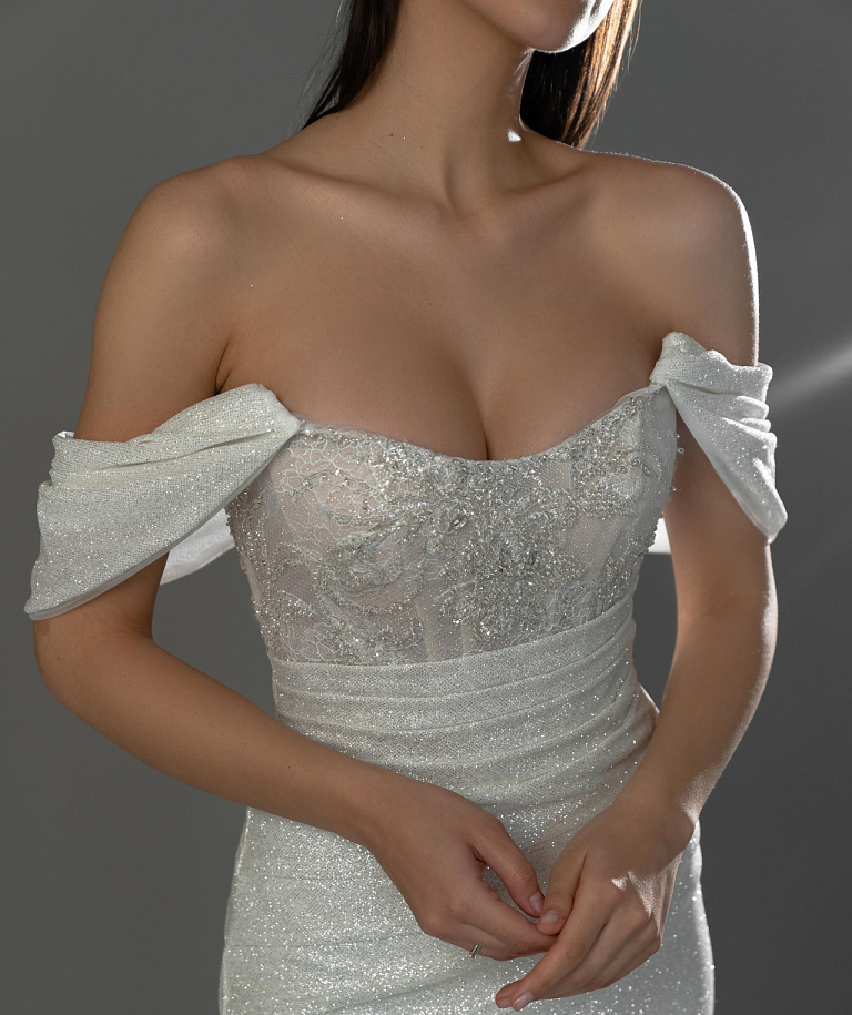 Сверкающая русалка со спущенными плечиками