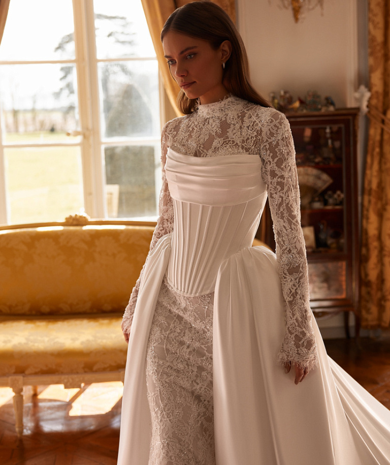 Комплект из кржевной русалки и съемного корсета с притачным шлейфом