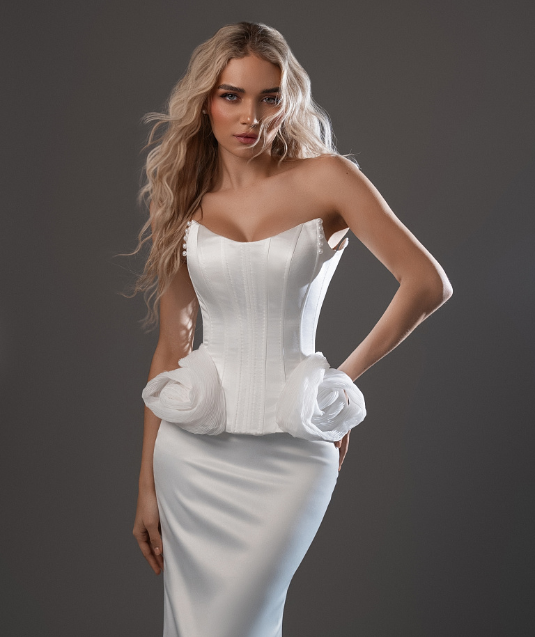 Атласный комплект c декором из дизайнерской ткани