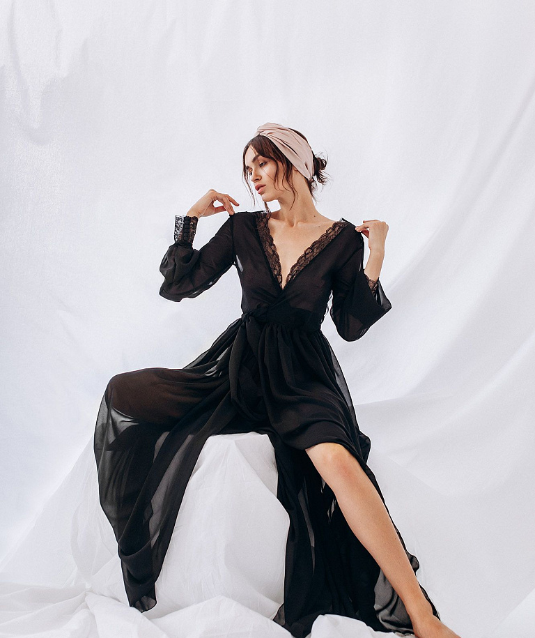 Черный пеньюар из шифона с кружевом