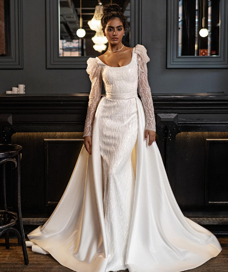 Роскошное свадебное платье со съемным шлейфом