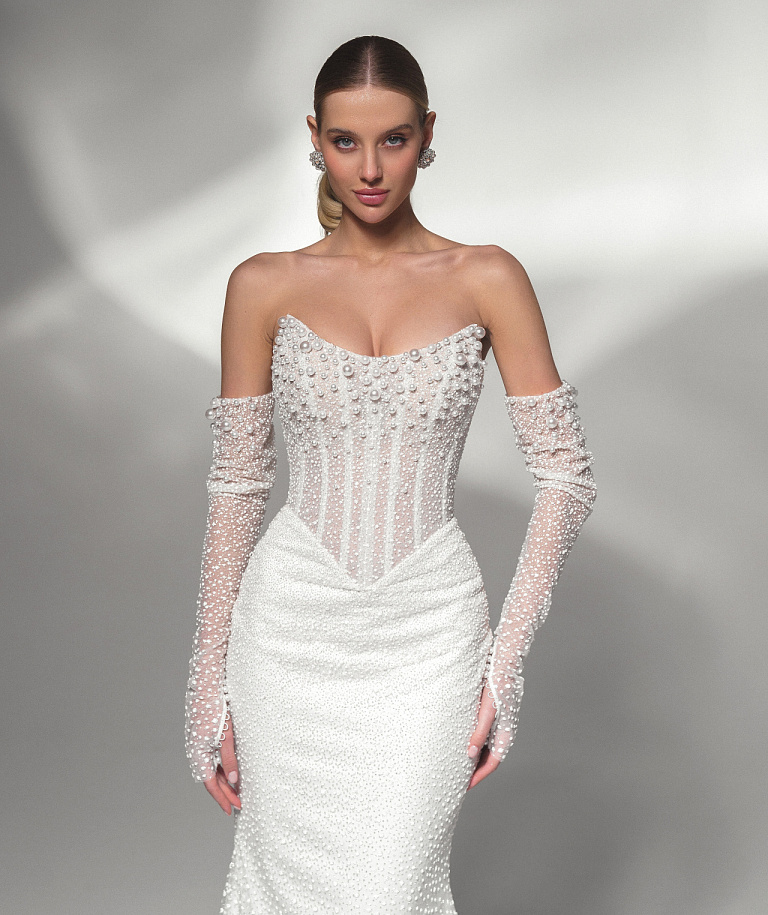 Роскошное платье расшитое крупным жемчугом