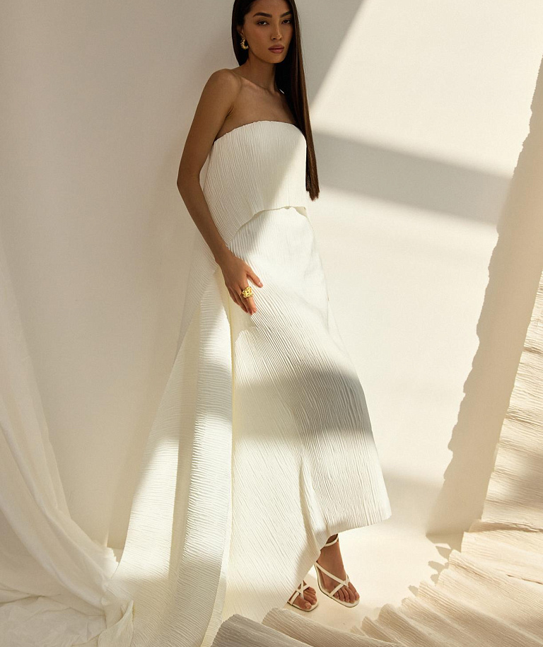 Свадебное платье миди из ткани плиссе
