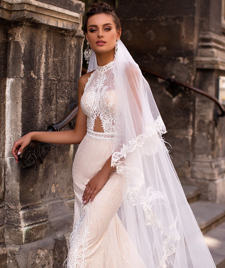 Свадебная фата с перьями