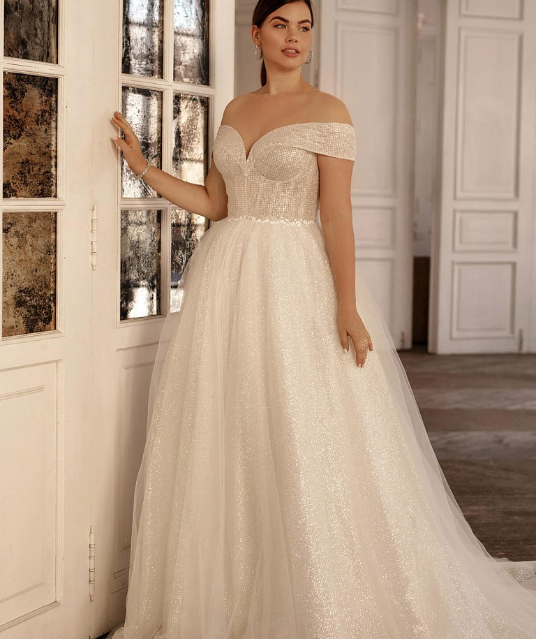 Красивое свадебное платье большого размера