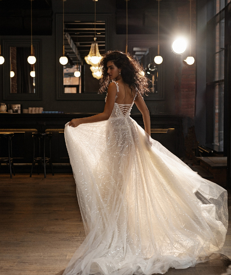 Свадебное платье с крупным жемчугом на корсете