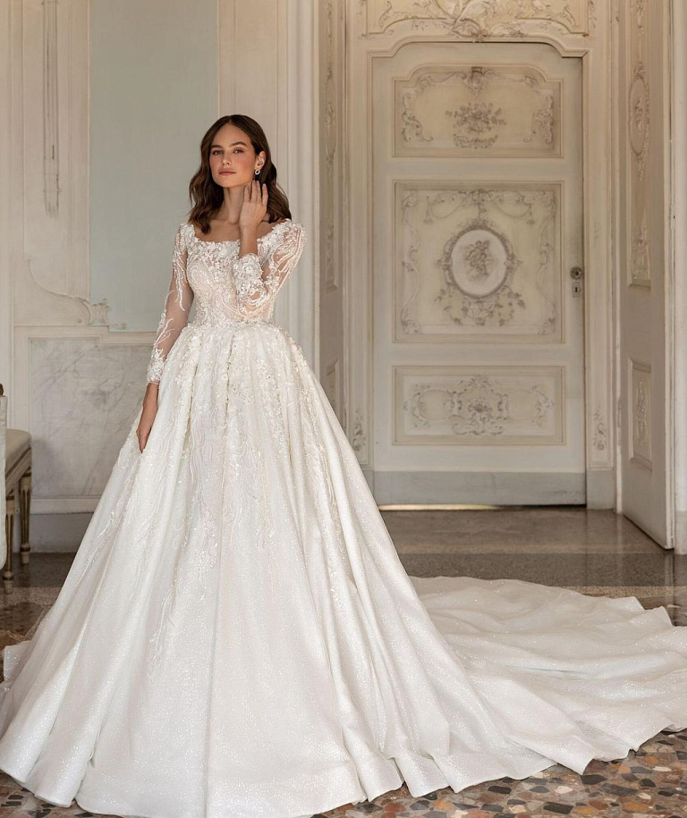 Королевское свадебное платье со шлейфом