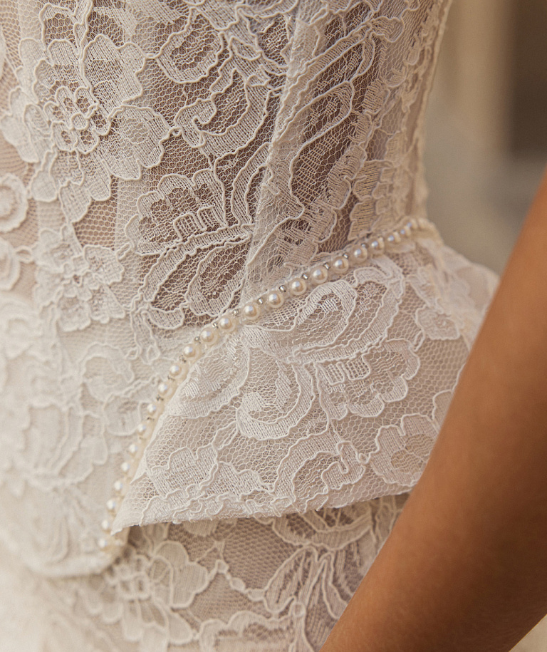 Кружевной свадебный комплект с корсетом