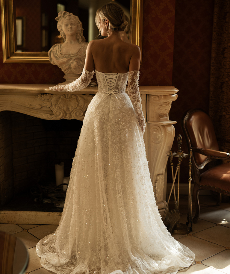 Роскошное кружевное свадебное платье на корсете