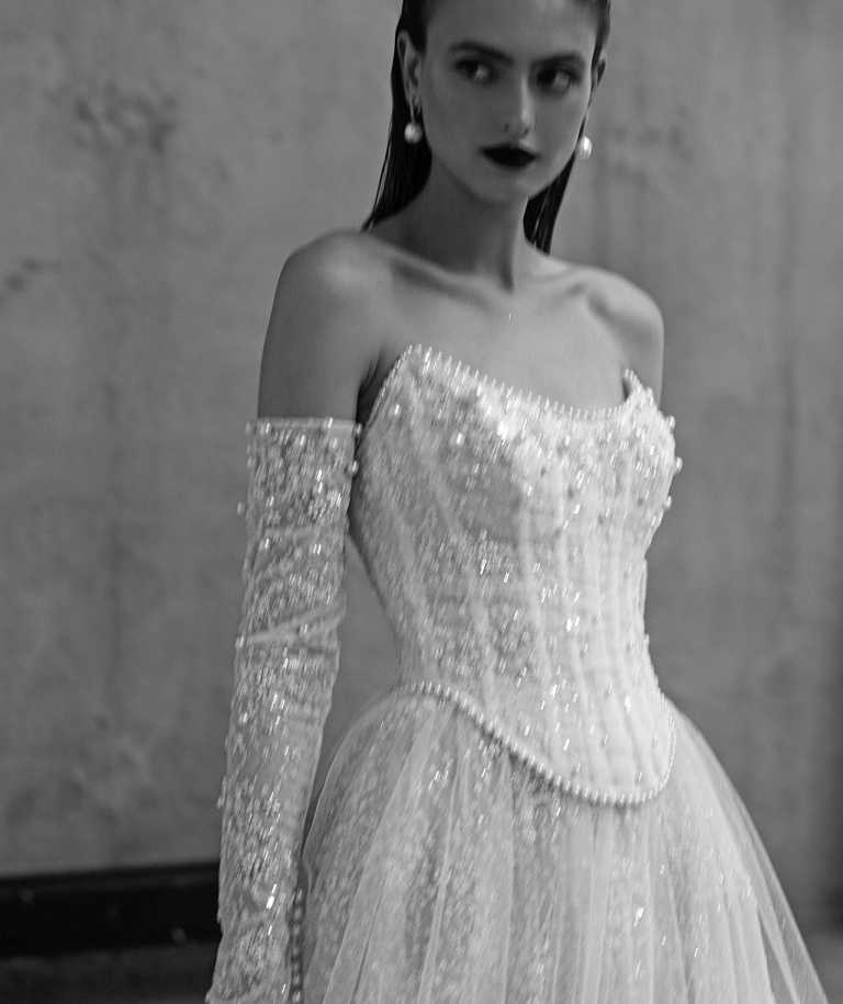 Роскошный расшитый свадебный комплект с корсетом