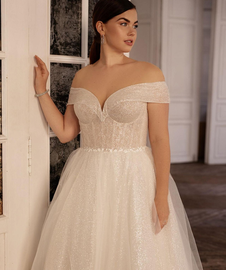 Красивое свадебное платье большого размера