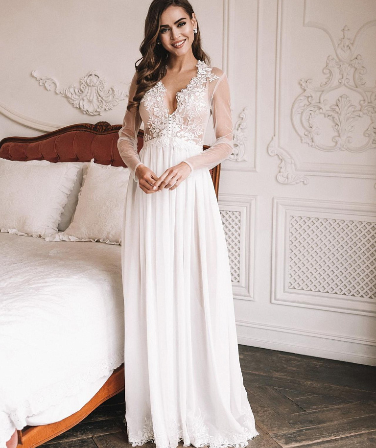 Будуарное платье с прозрачным кружевным верхом