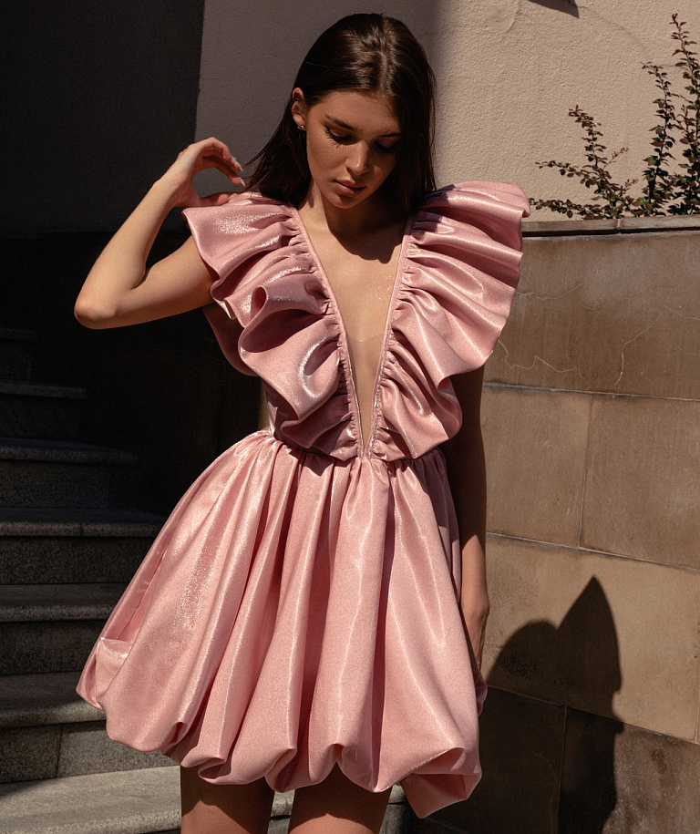 Пудровое вечернее платье-баллон