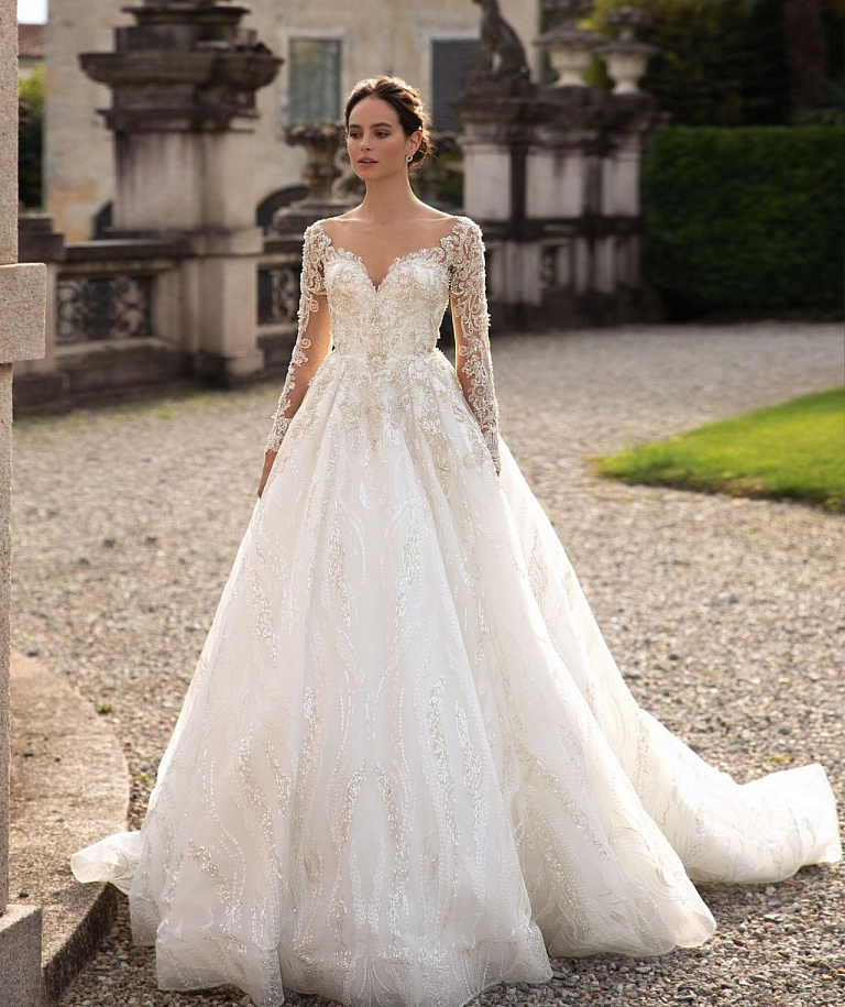 Свадебное платье с кружевными рукавами, расшитое жемчугом и стеклярусом