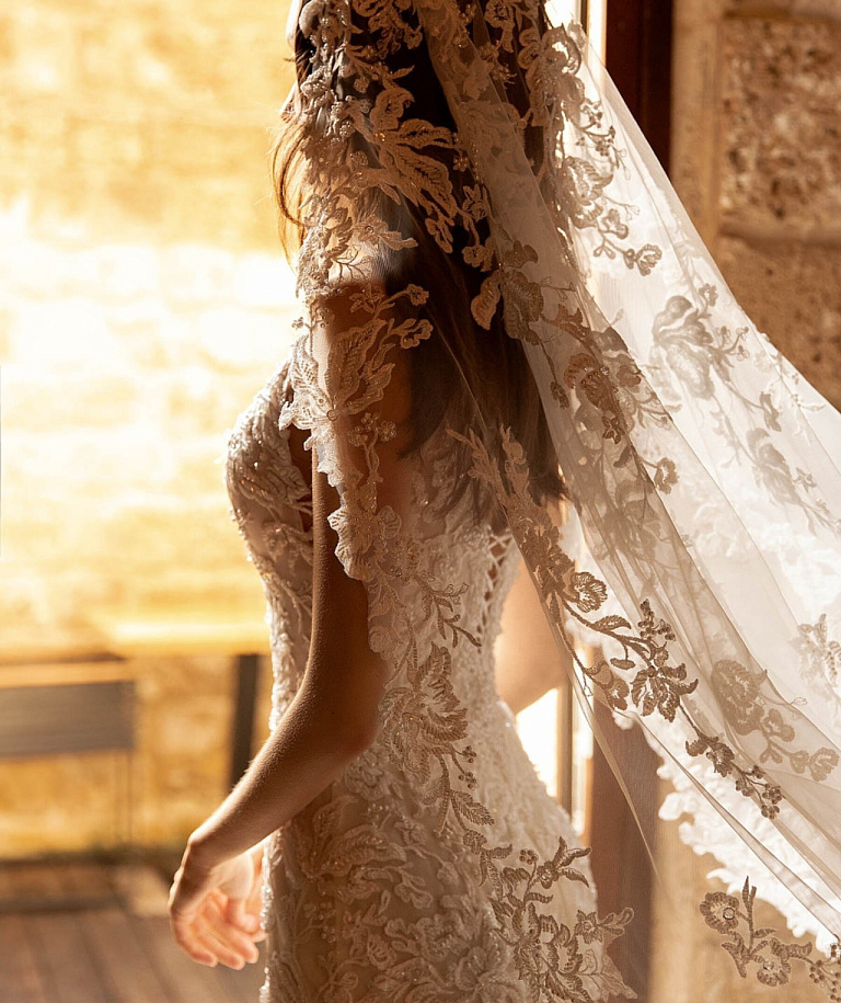Длинная фата испанка с роскошным кружевом