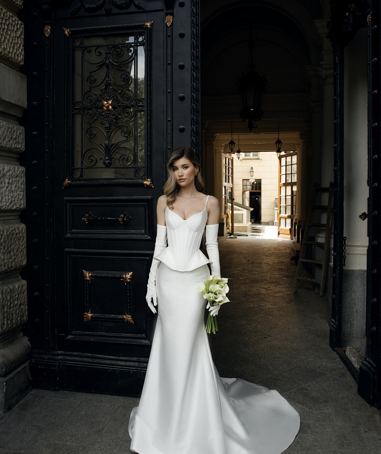 Стильный свадебный комплект из ткани микадо 