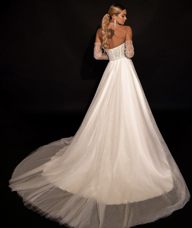 Легкое блестящее свадебное платье бюстье