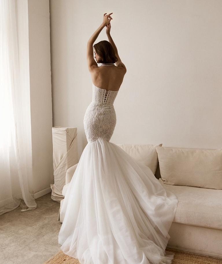 Нежный комплект с кружевным корсетом и юбкой-рыбкой