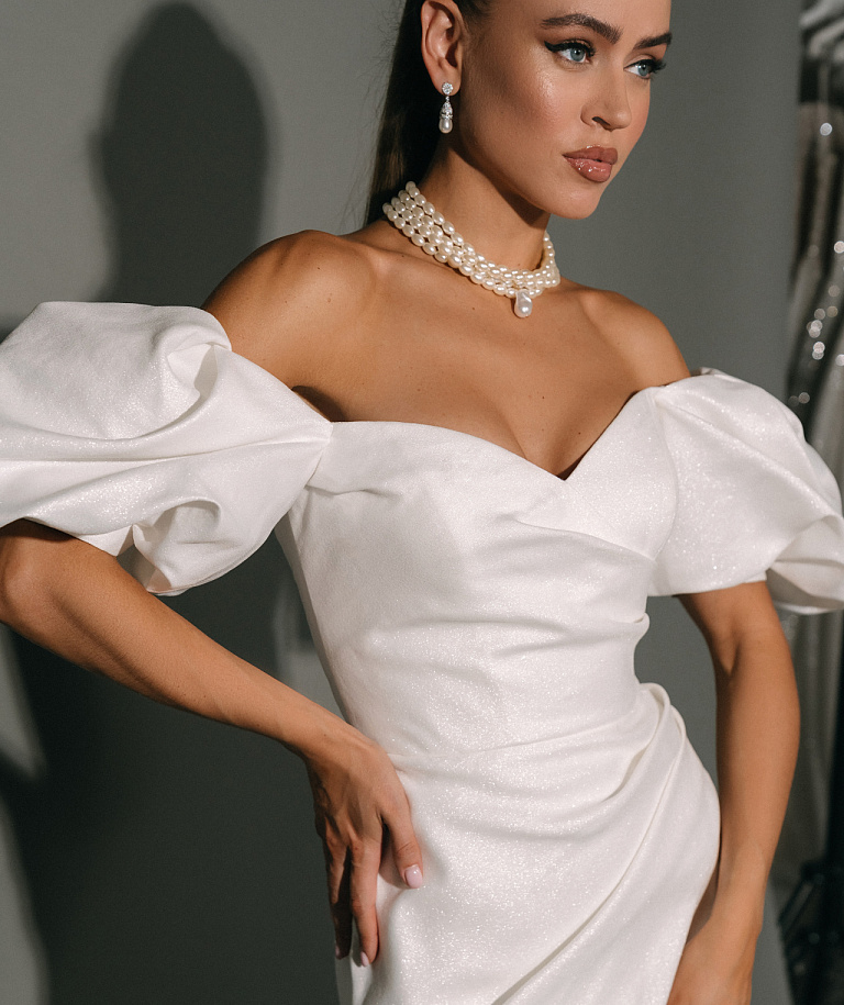 Стильное короткое свадебное платье