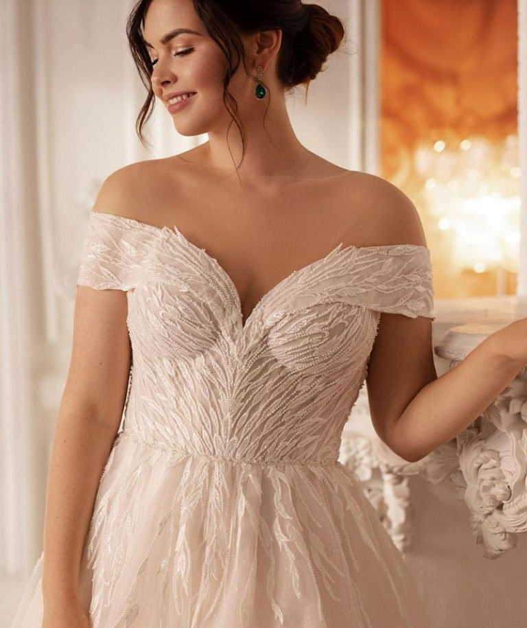 Классическое свадебное платье большого размера