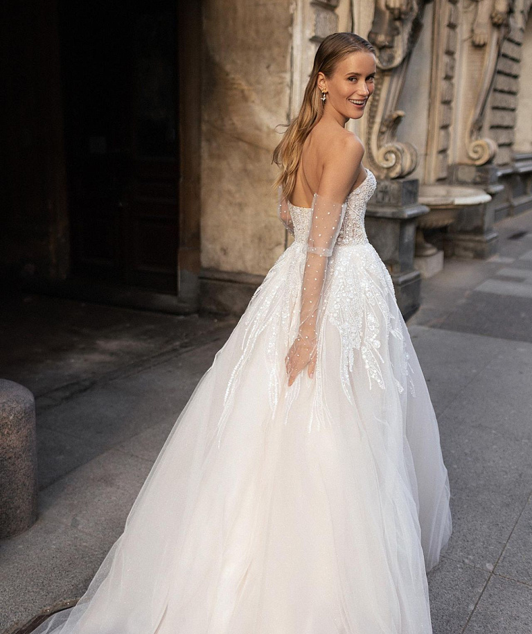 Сияющее свадебное платье А-силуэта