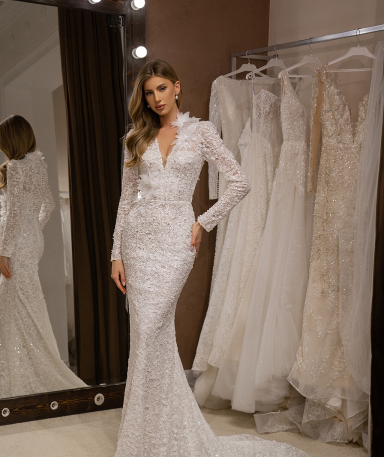 Закрытое свадебное платье силуэта русалка