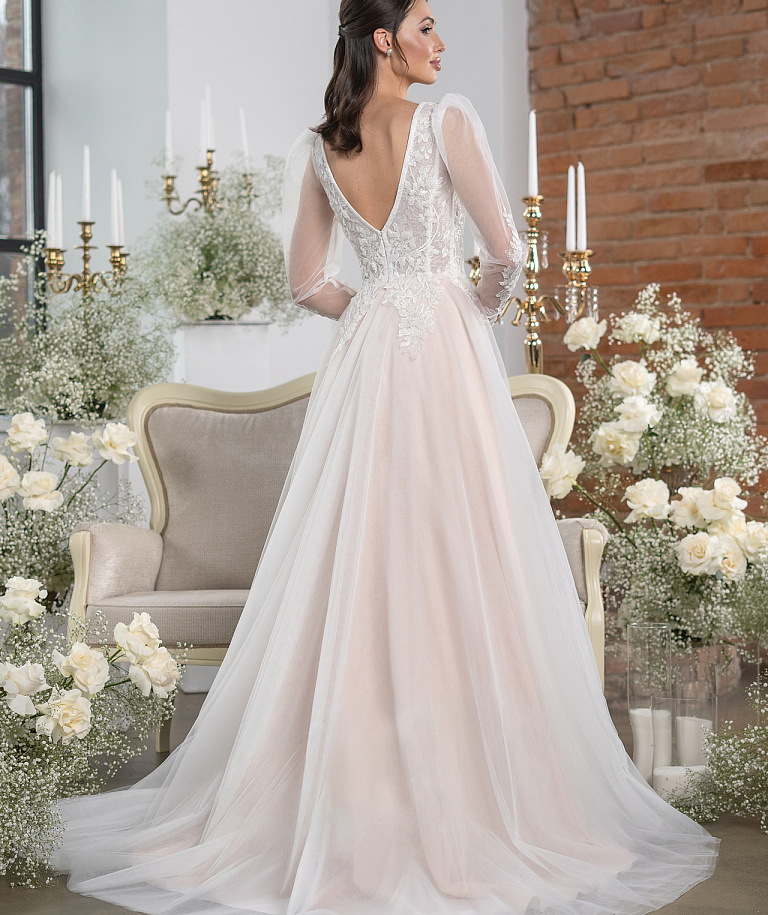 Кружевное свадебное платье с рукавчиками