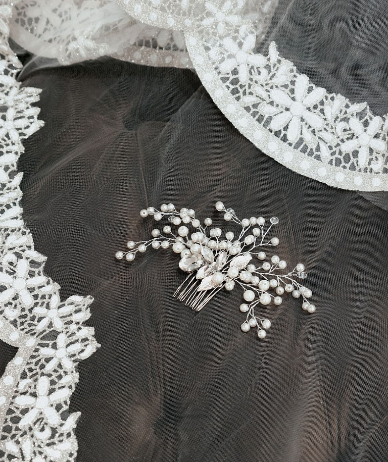 Гребешок с жемчугом для волос