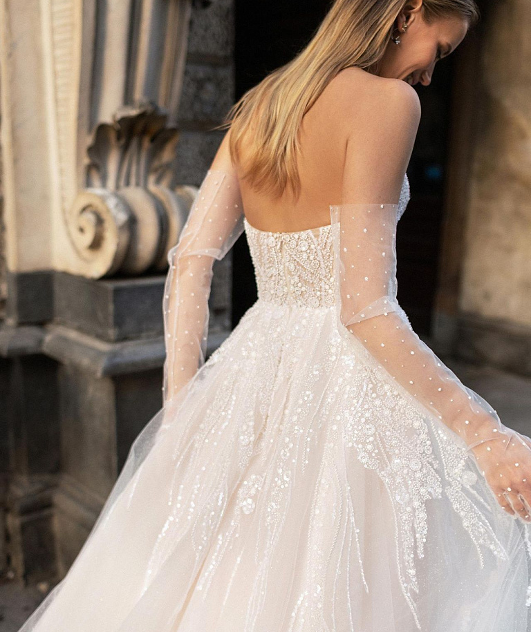 Сияющее свадебное платье А-силуэта