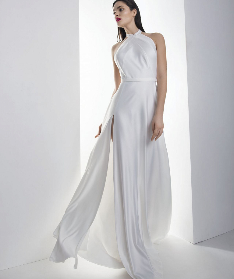 Белое шёлковое платье в пол