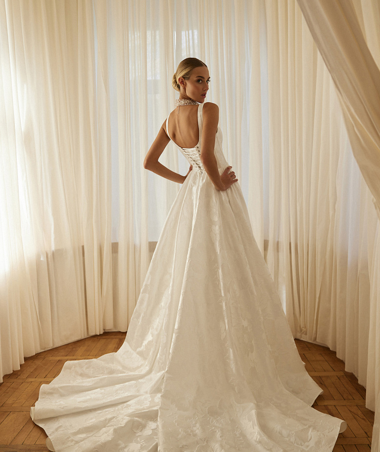 Свадебное платье из цветочной тафты