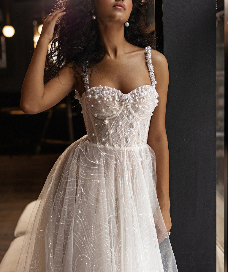 Свадебное платье с крупным жемчугом на корсете