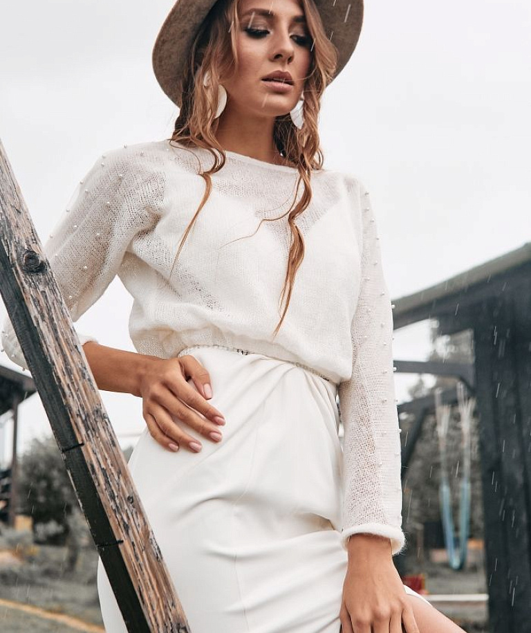 Шерстяной свитер с жемчугом