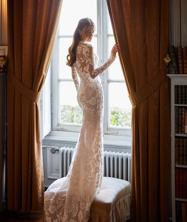 Комплект из кржевной русалки и съемного корсета с притачным шлейфом